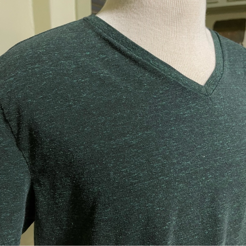 Men’s American Eagle Green V-neck vintage style Shirt XL